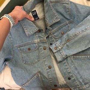 Gap Jean Jacket in light wash, size Large. A classic staple for your wardrobe.